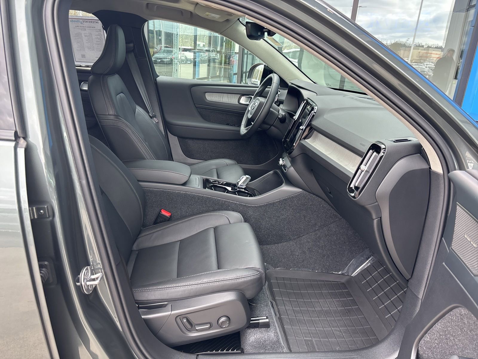 Used 2026 Volvo XC40 B5 Ultra w/ Climate Package image 18