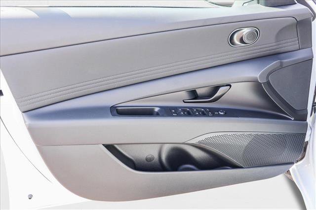 New 2025 Hyundai Elantra SEL image 12
