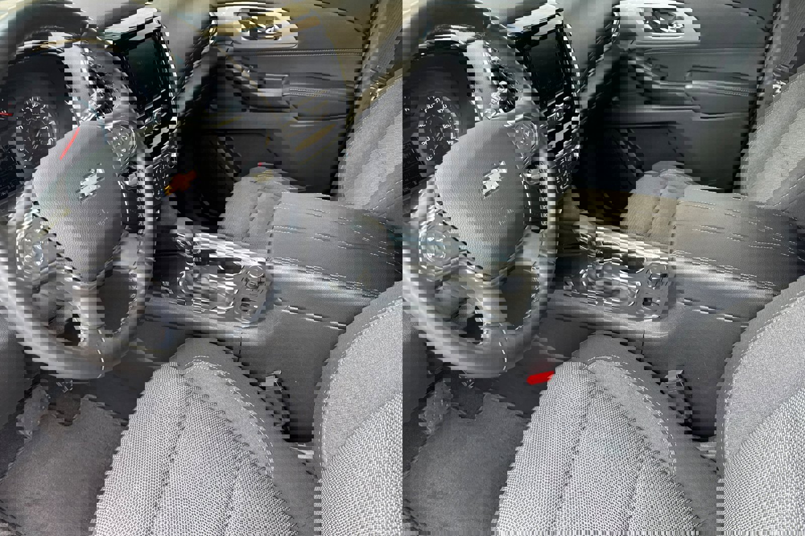 Used 2023 Chevrolet Traverse LT image 11