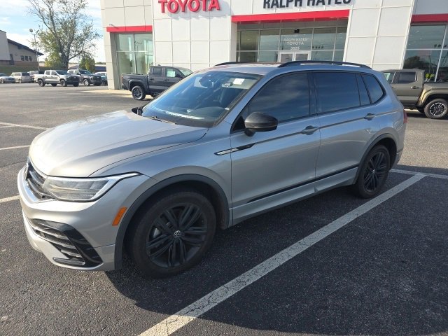 Used 2022 Volkswagen Tiguan SE R-Line
