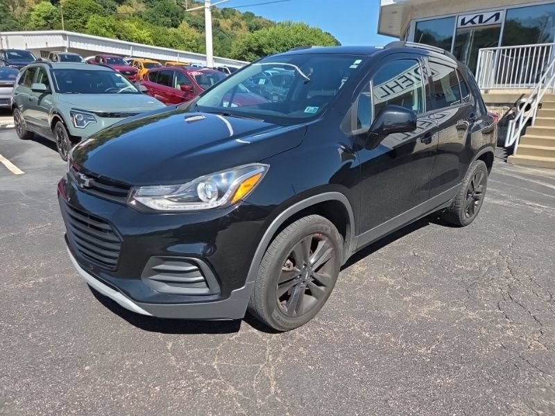 Used 2020 Chevrolet Trax LT w/ Redline Edition AWD/4WD image 3