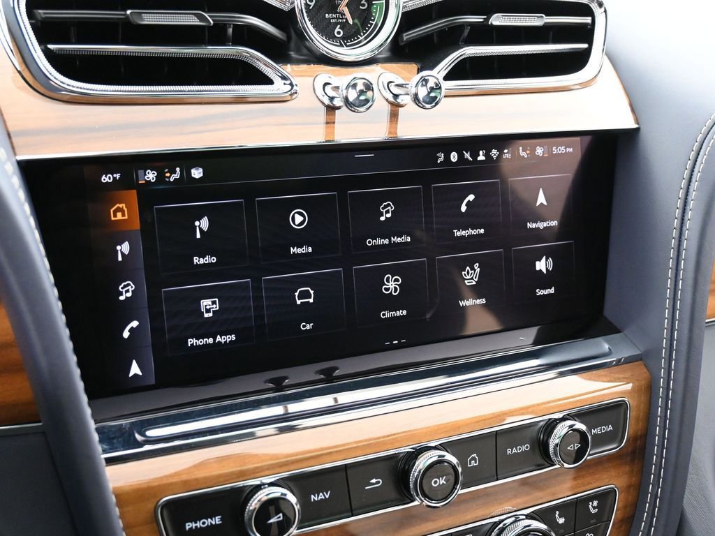 Used 2025 Bentley Bentayga AWD/4WD image 23