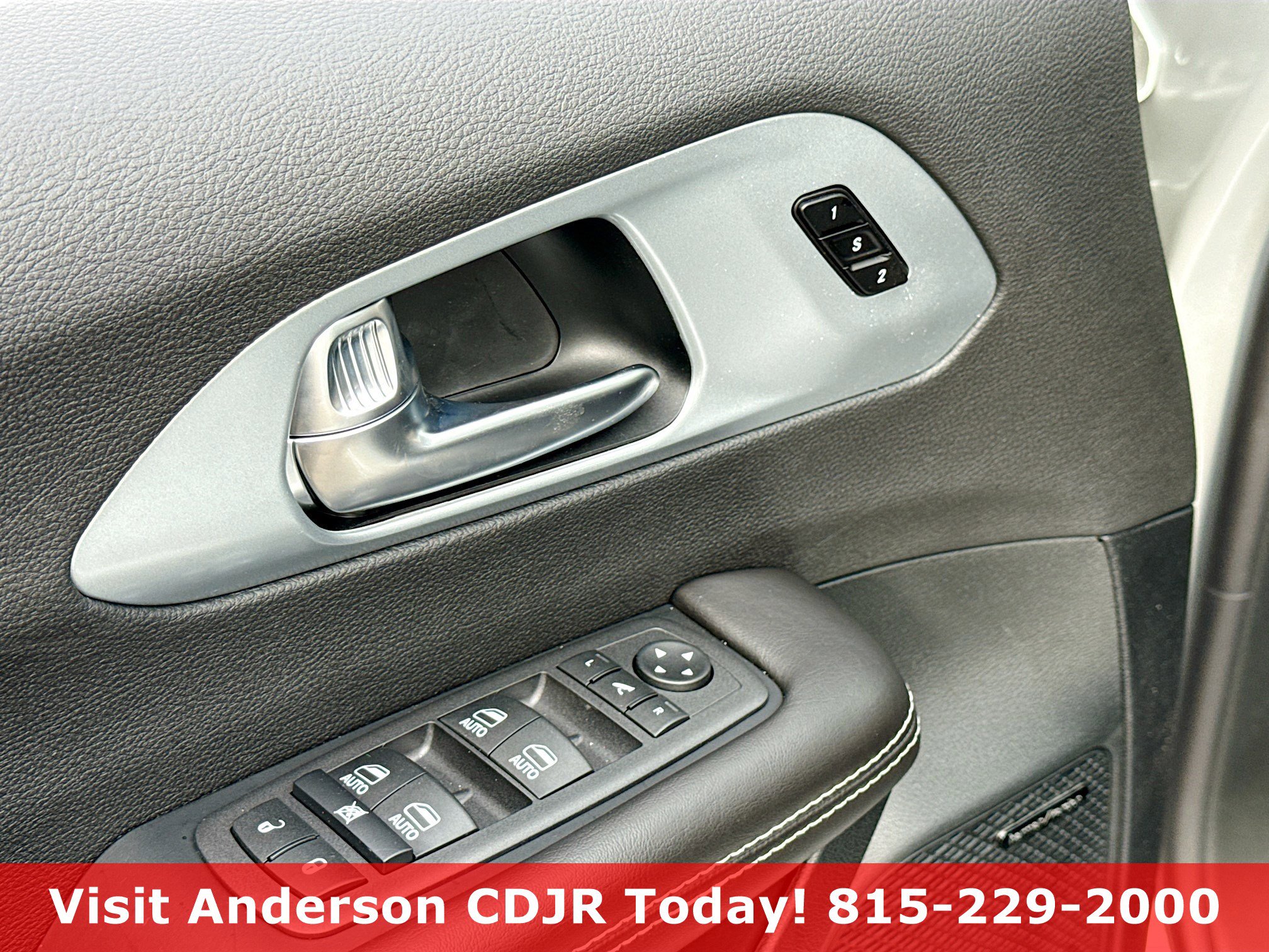 New 2026 Chrysler Pacifica Limited w/ Uconnect Theater Family Group image 9