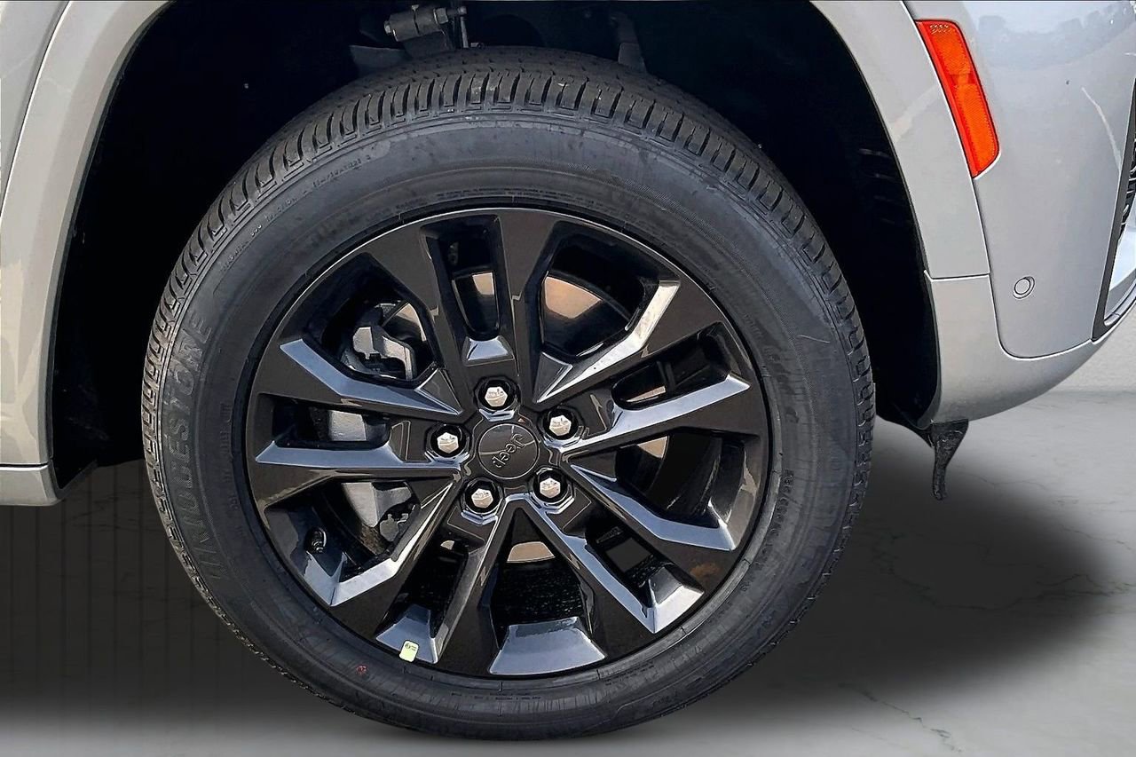 New 2026 Jeep Grand Cherokee L Limited AWD/4WD image 36