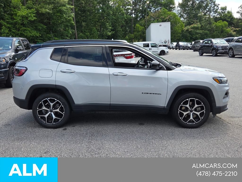 Used 2025 Jeep Compass Limited AWD/4WD image 15