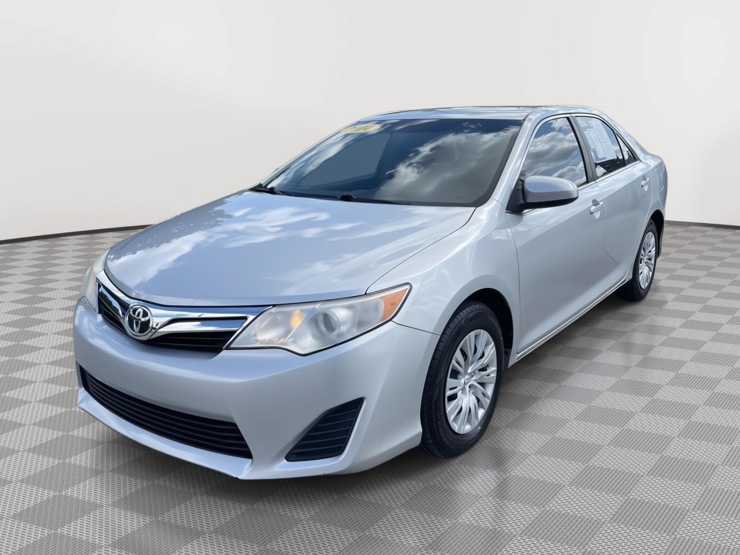 Used 2014 Toyota Camry LE FWD image 10