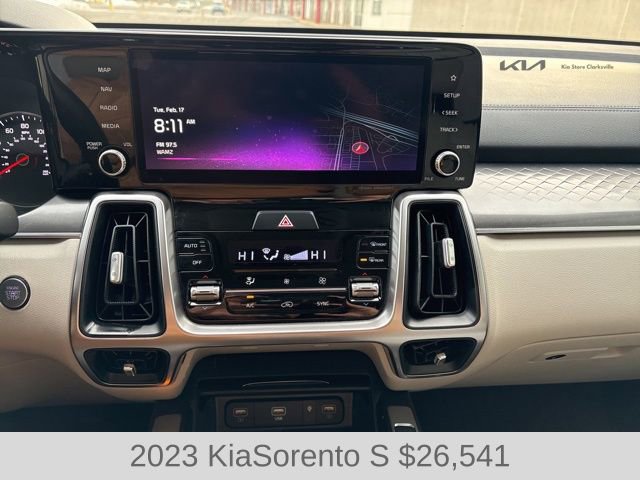 Used 2023 Kia Sorento S w/ Panoramic Sunroof Package image 9