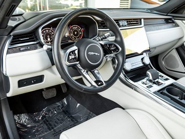 Used 2021 Jaguar XF R-Dynamic SE AWD/4WD image 16
