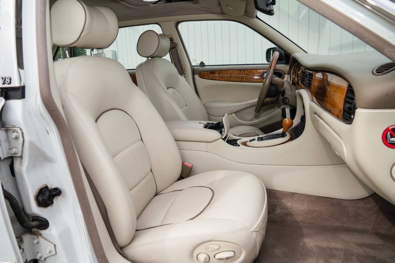 Used 1998 Jaguar XJ8 L RWD image 29