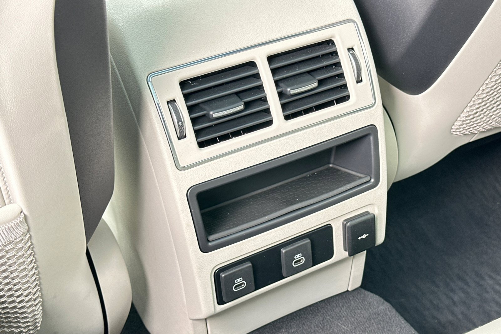 Used 2025 Jaguar F-PACE R-Dynamic S image 13