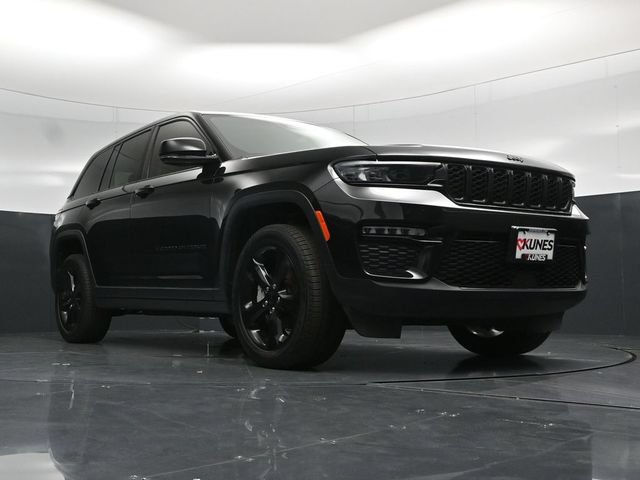 Used 2023 Jeep Grand Cherokee Limited w/ Black Appearance Package AWD/4WD image 59