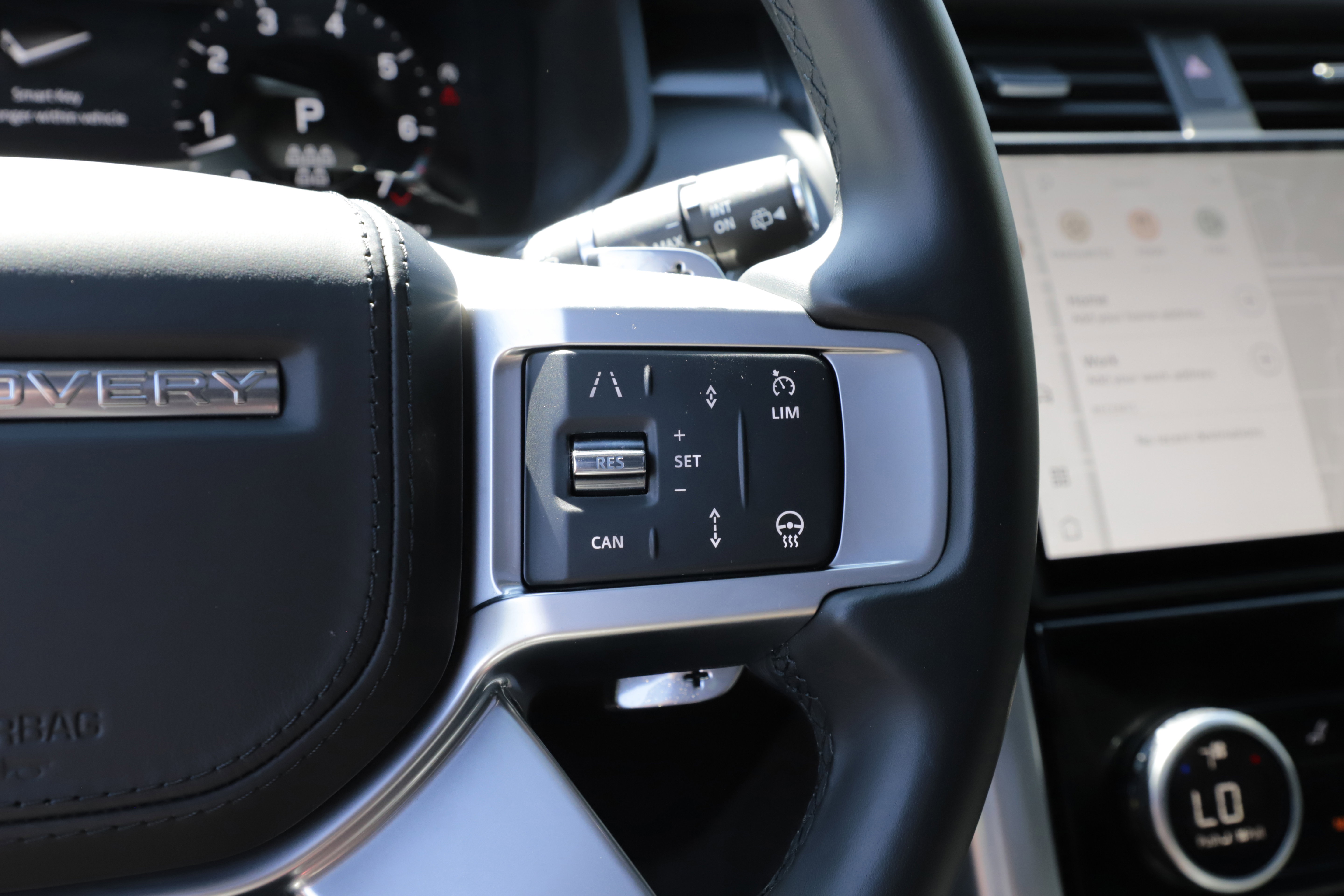 Certified 2025 Land Rover Discovery Metropolitan Edition AWD/4WD image 24