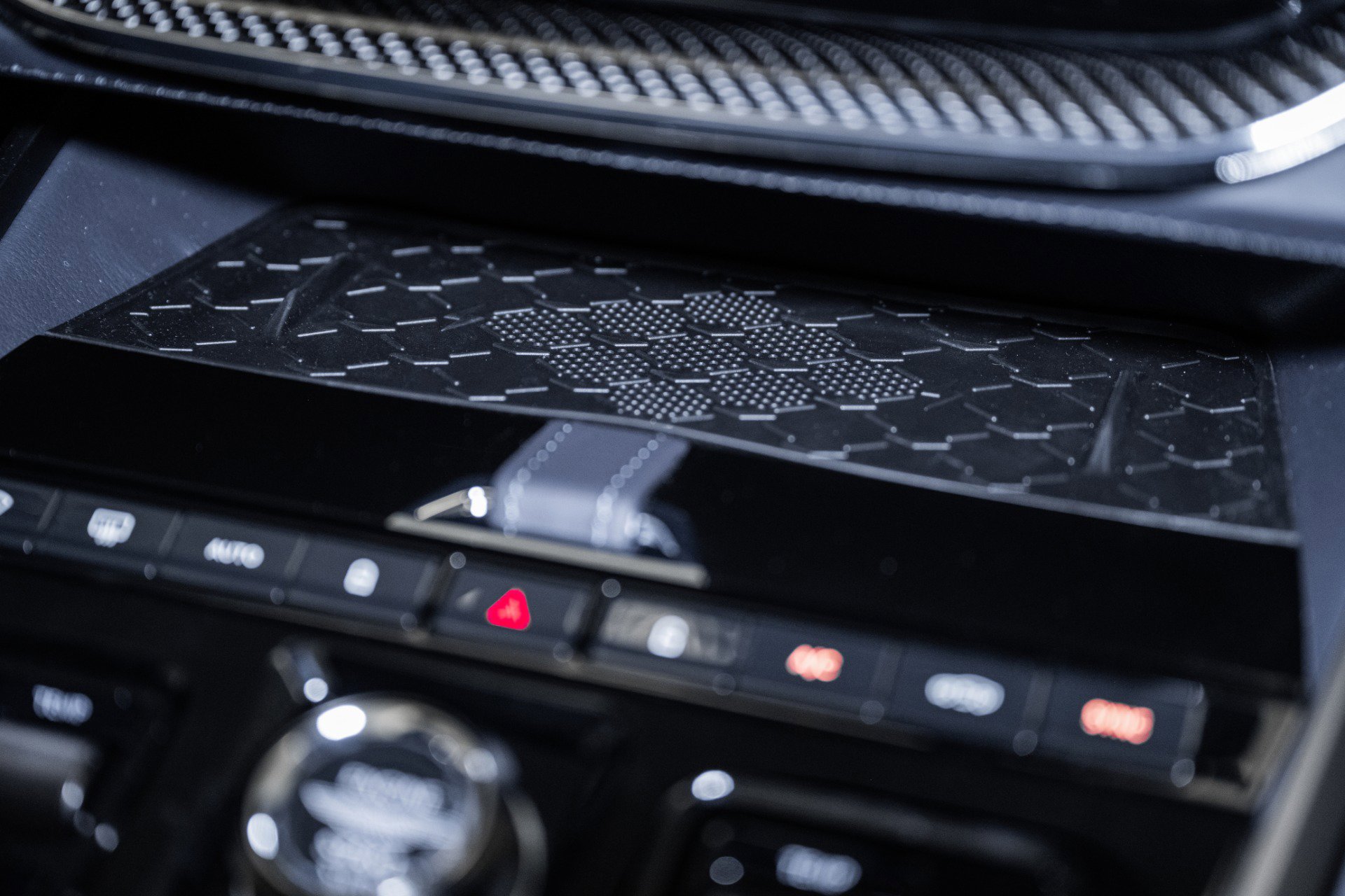 Used 2025 Aston Martin DBX 707 image 31