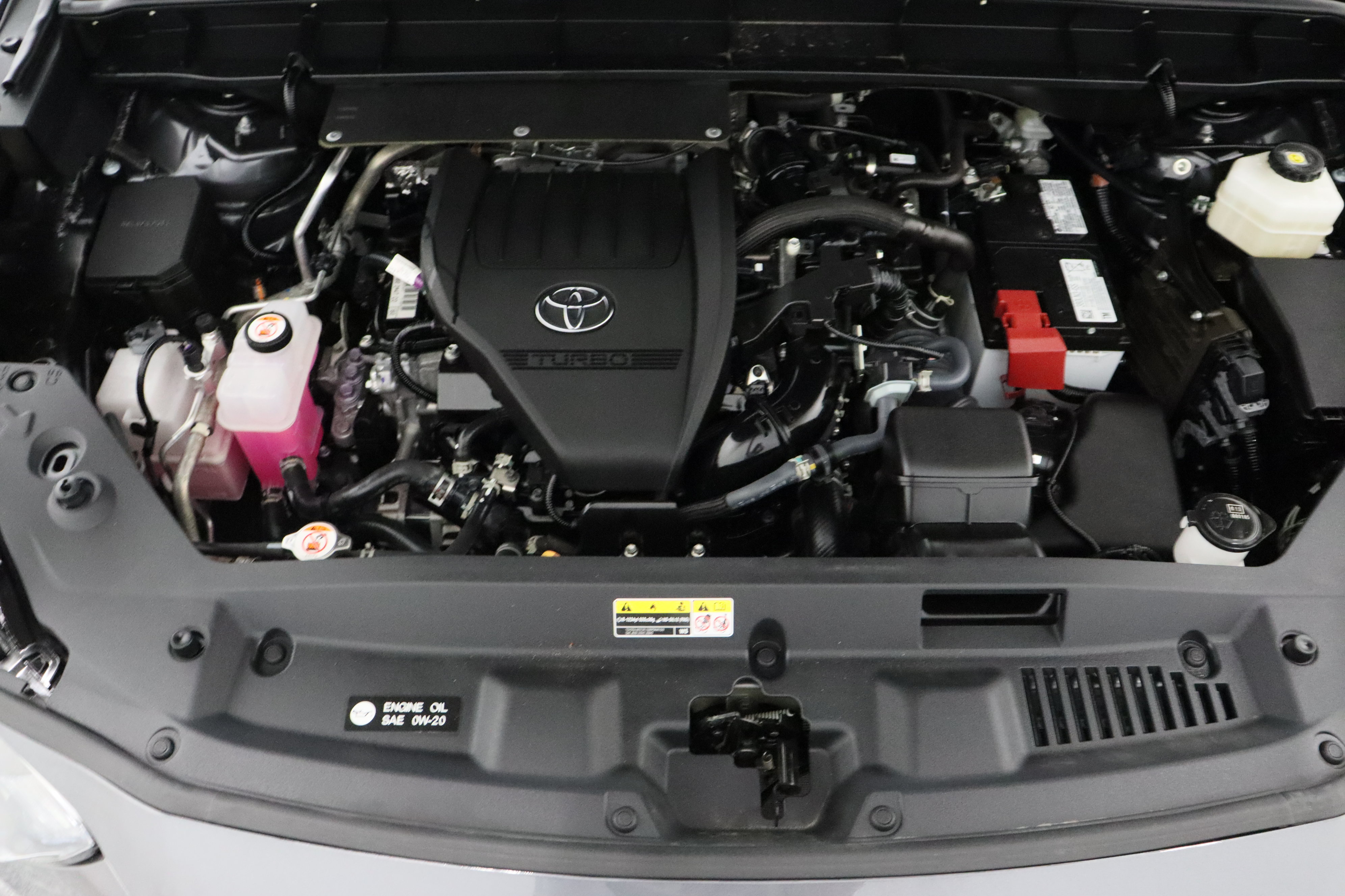 Used 2025 Toyota Highlander LE FWD image 40