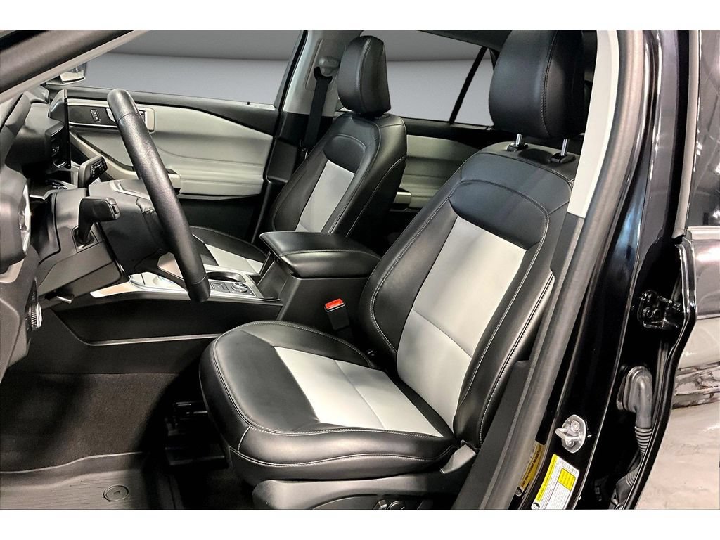 Used 2024 Ford Explorer XLT w/ Equipment Group 202A AWD/4WD image 30