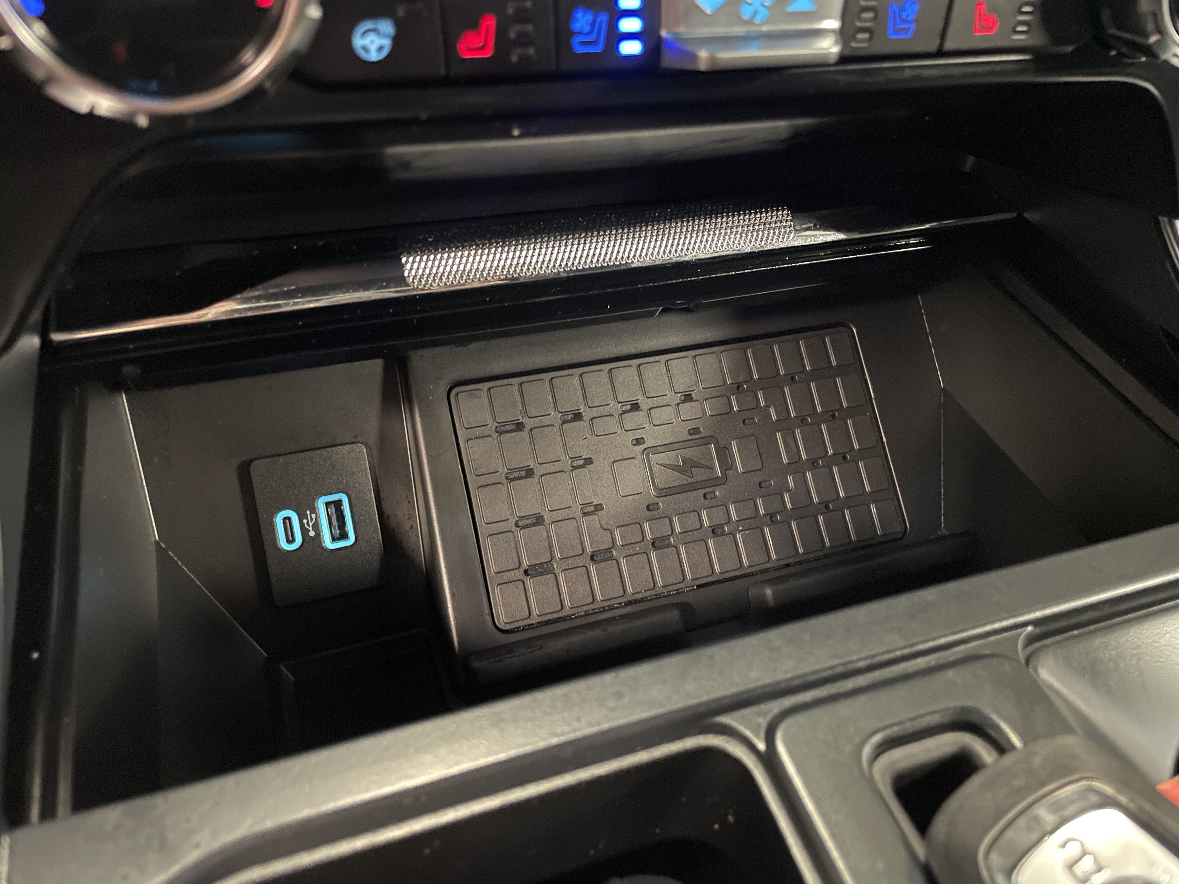 Used 2024 Ford F150 Platinum image 17