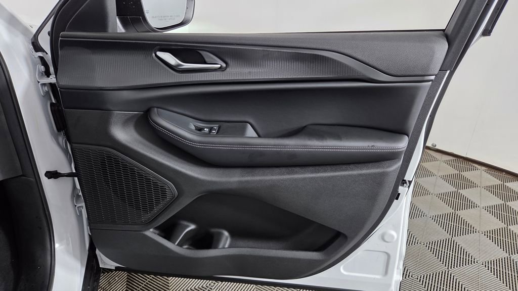 New 2025 Jeep Grand Cherokee Laredo w/ Luxury Tech Group I image 34