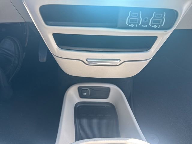 Used 2024 Chrysler Pacifica Touring-L FWD image 9