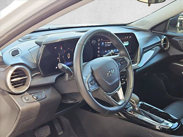 Used 2025 Chevrolet Trax ACTIV w/ Sunroof Package FWD image 9