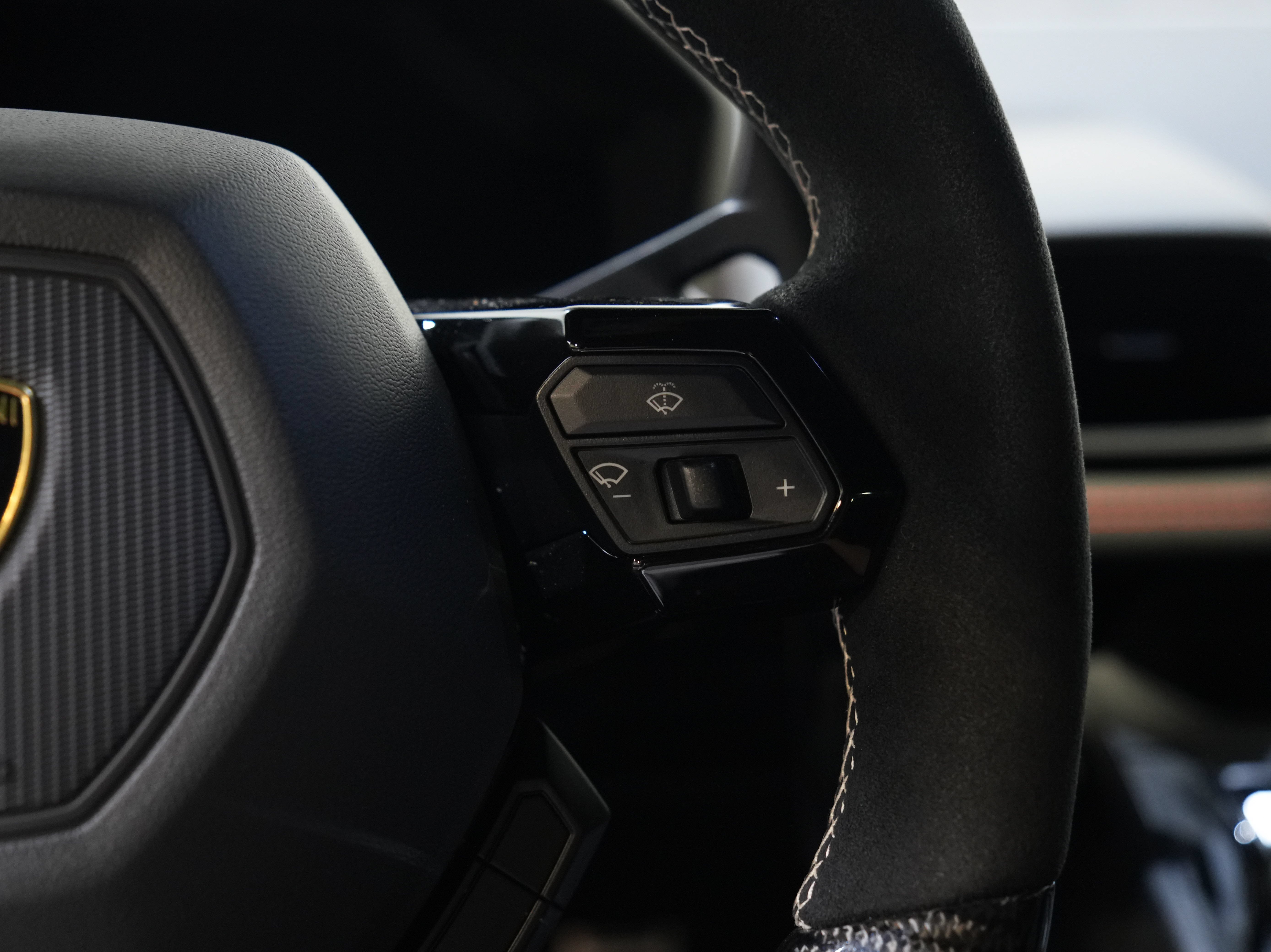 Used 2018 Lamborghini Huracan LP 610-4 AWD/4WD image 37