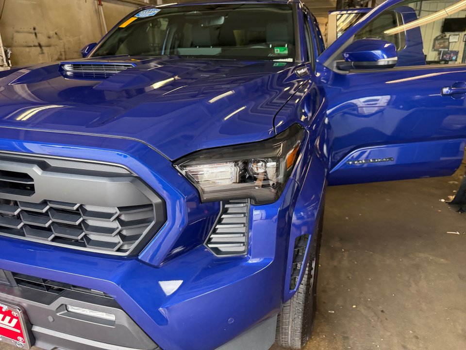 Used 2025 Toyota Tacoma TRD Sport w/ TRD Sport Upgrade Package AWD/4WD image 30