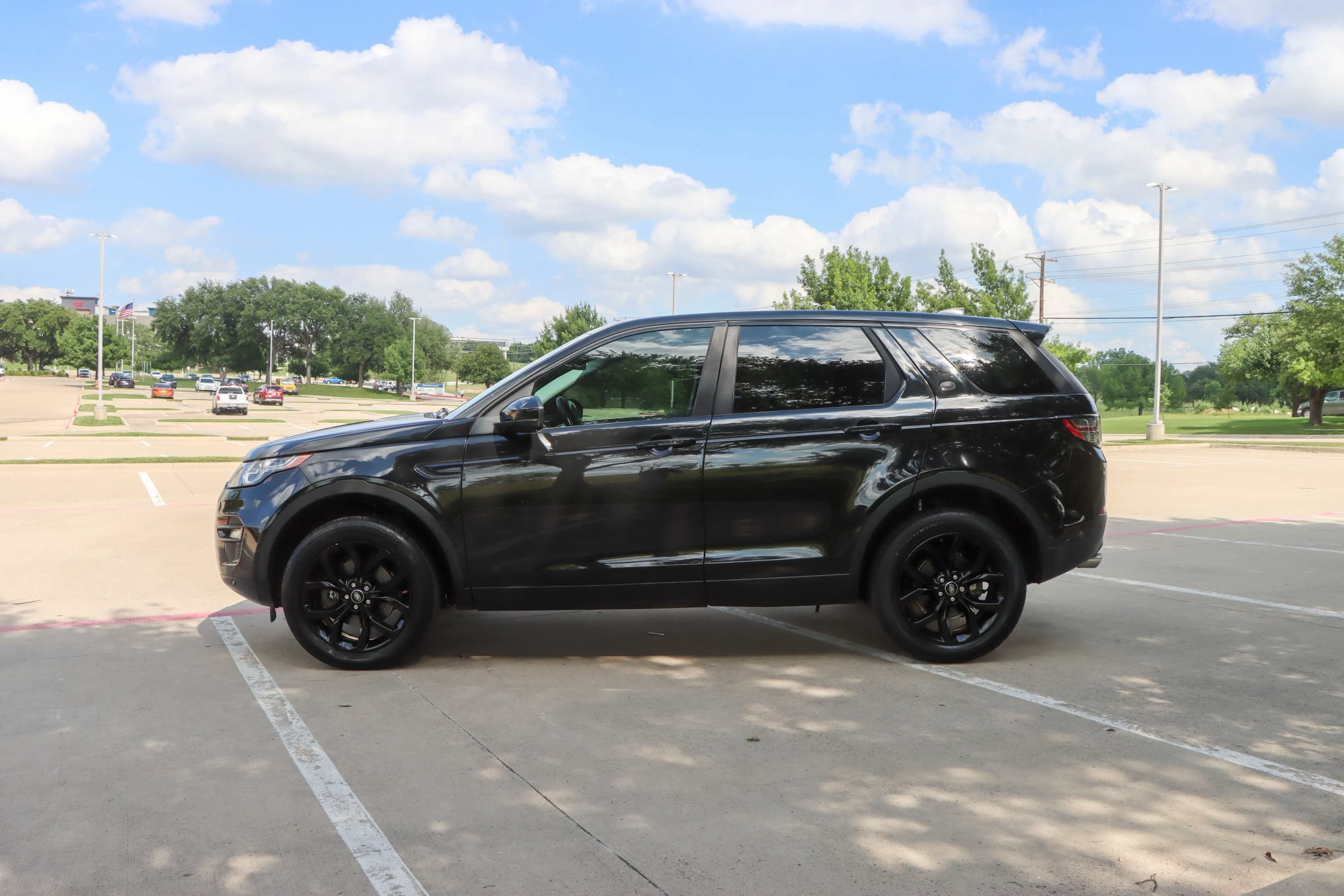 Used 2019 Land Rover Discovery Sport HSE AWD/4WD image 4