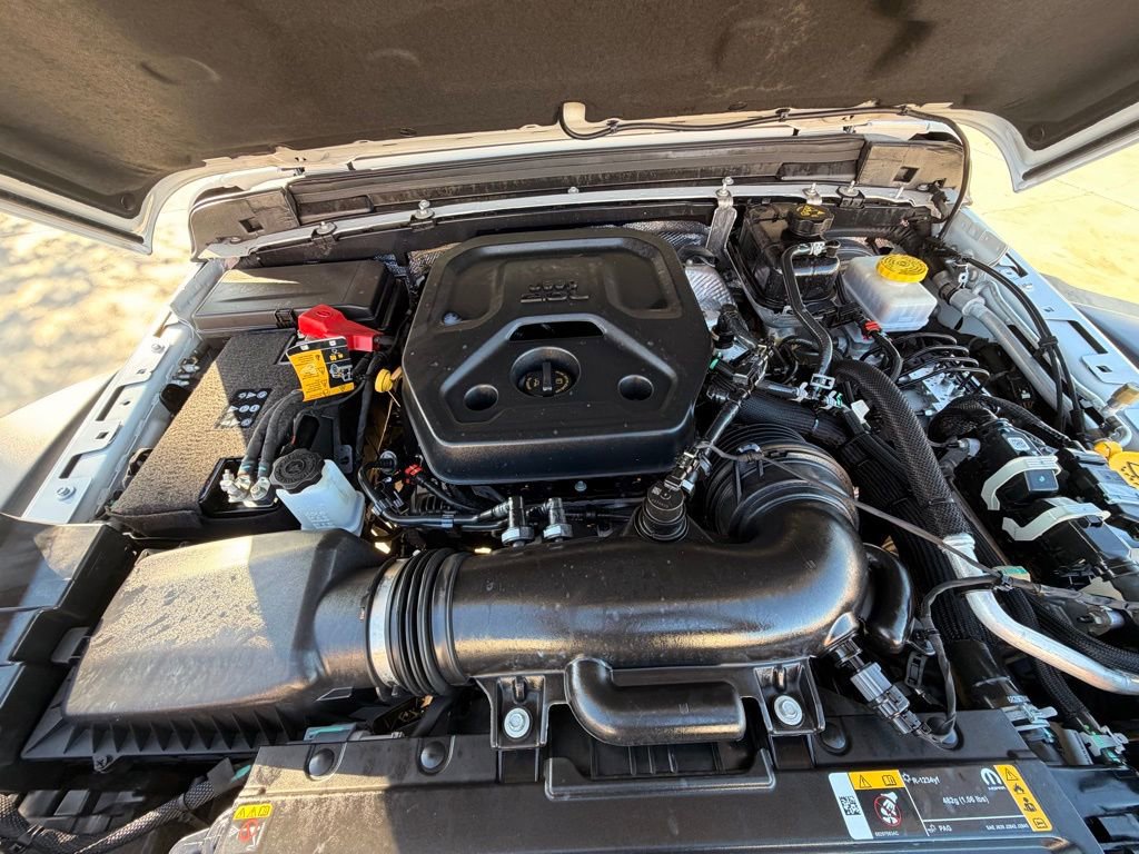 Used 2024 Jeep Wrangler Unlimited Rubicon w/ Technology Group image 32