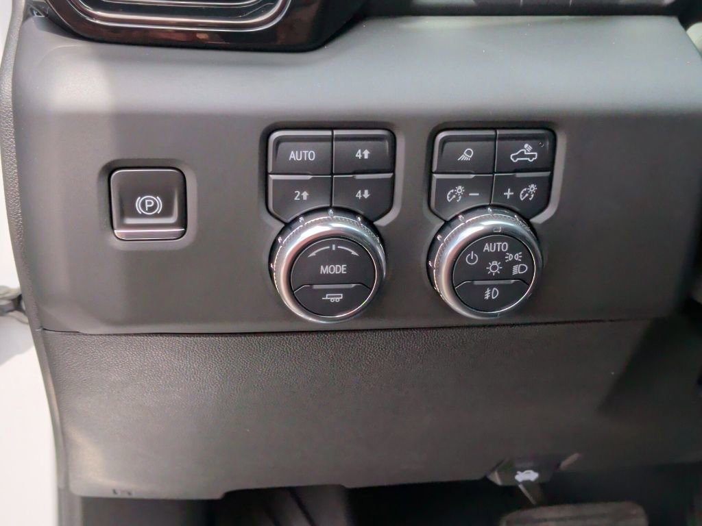 Used 2024 GMC Sierra 2500 AT4 w/ AT4 Premium Plus Package AWD/4WD image 17