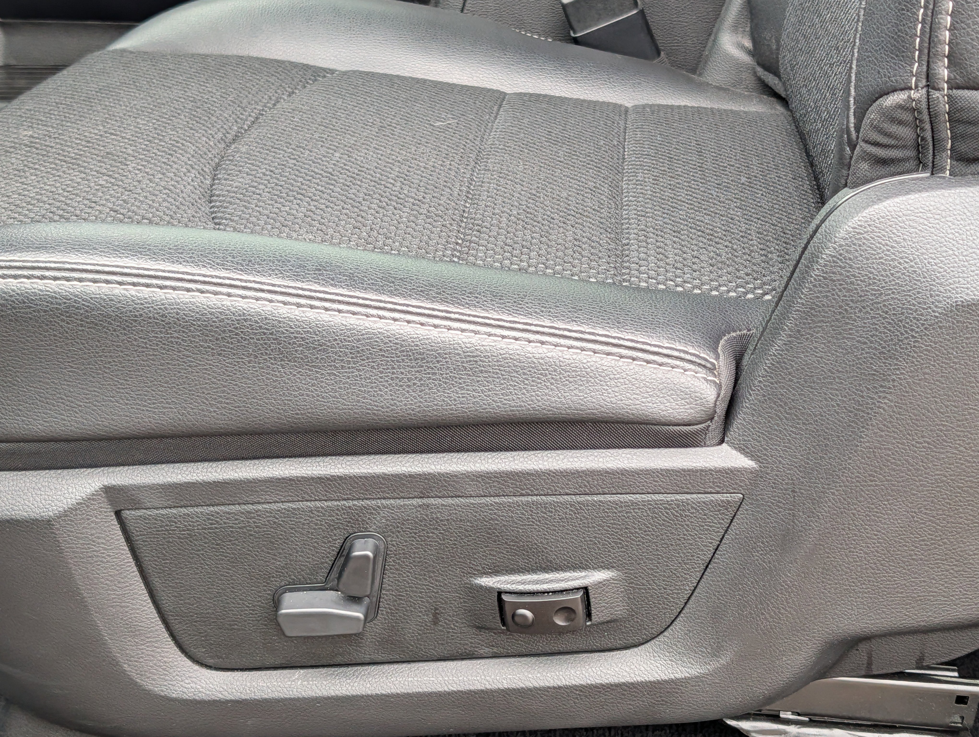 Used 2017 RAM 1500 Sport w/ Black Ram 1500 Sport Group image 12