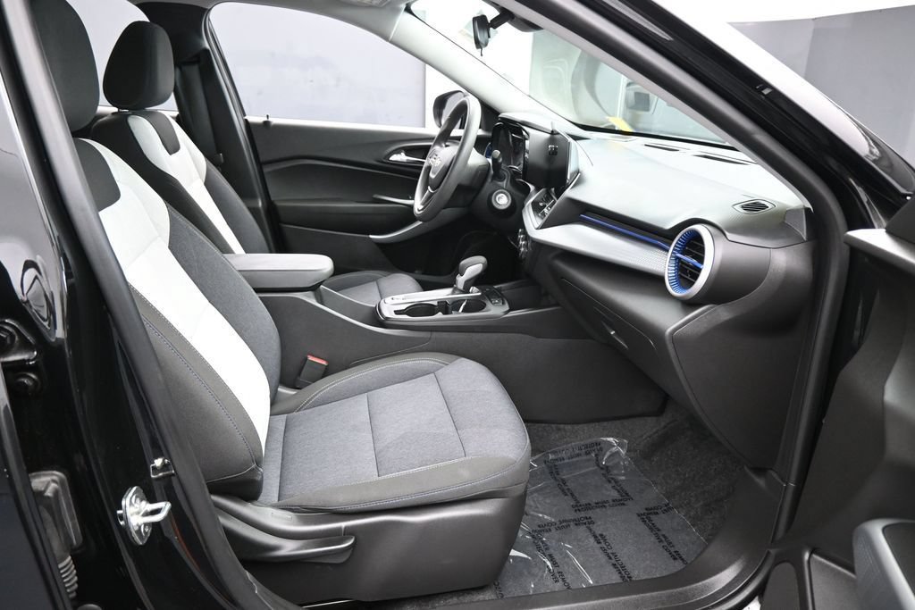 Used 2024 Chevrolet Trax LS FWD image 34