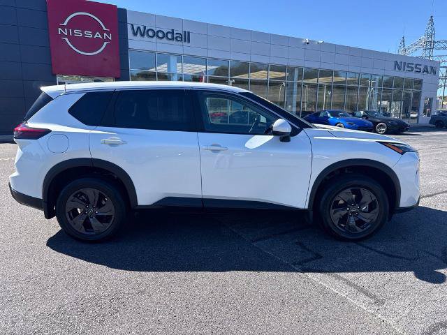 Certified 2026 Nissan Rogue SV FWD image 2