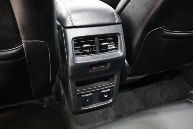 Used 2019 Ford Edge Titanium w/ Equipment Group 301A AWD/4WD image 31