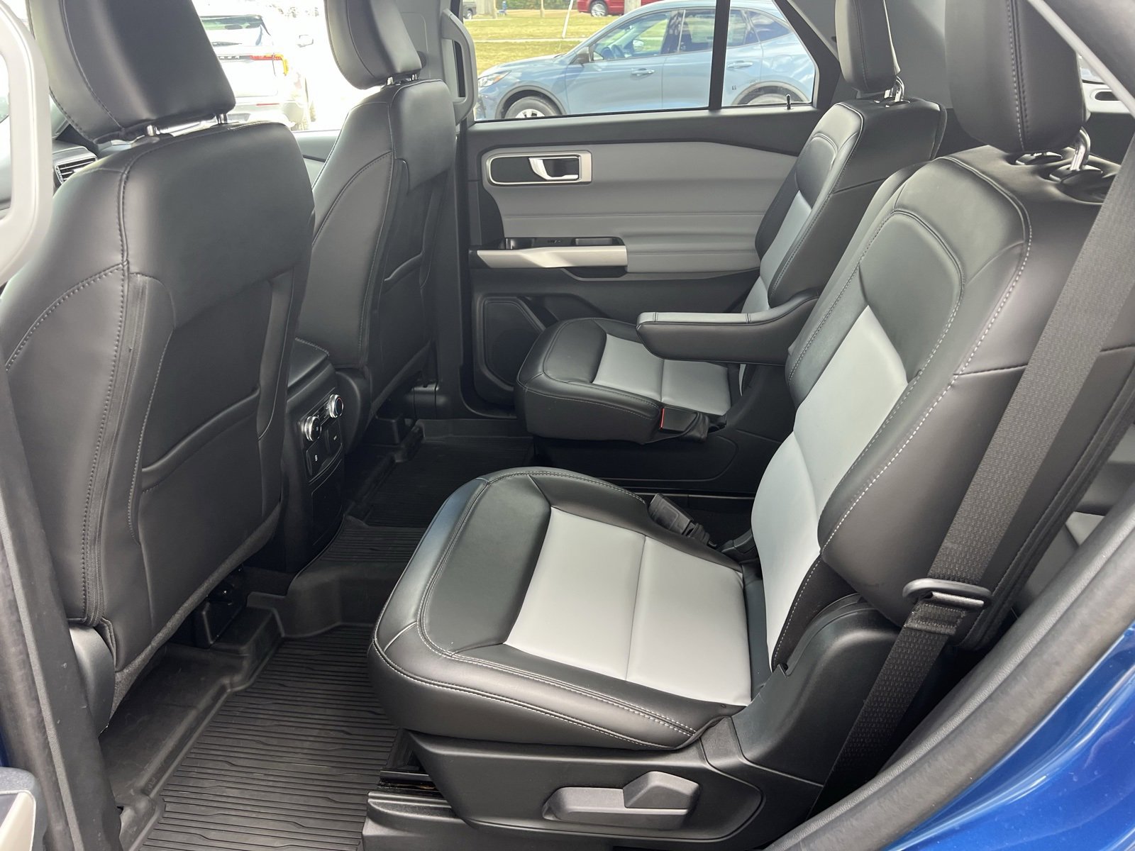Used 2023 Ford Explorer XLT w/ Equipment Group 202A image 14