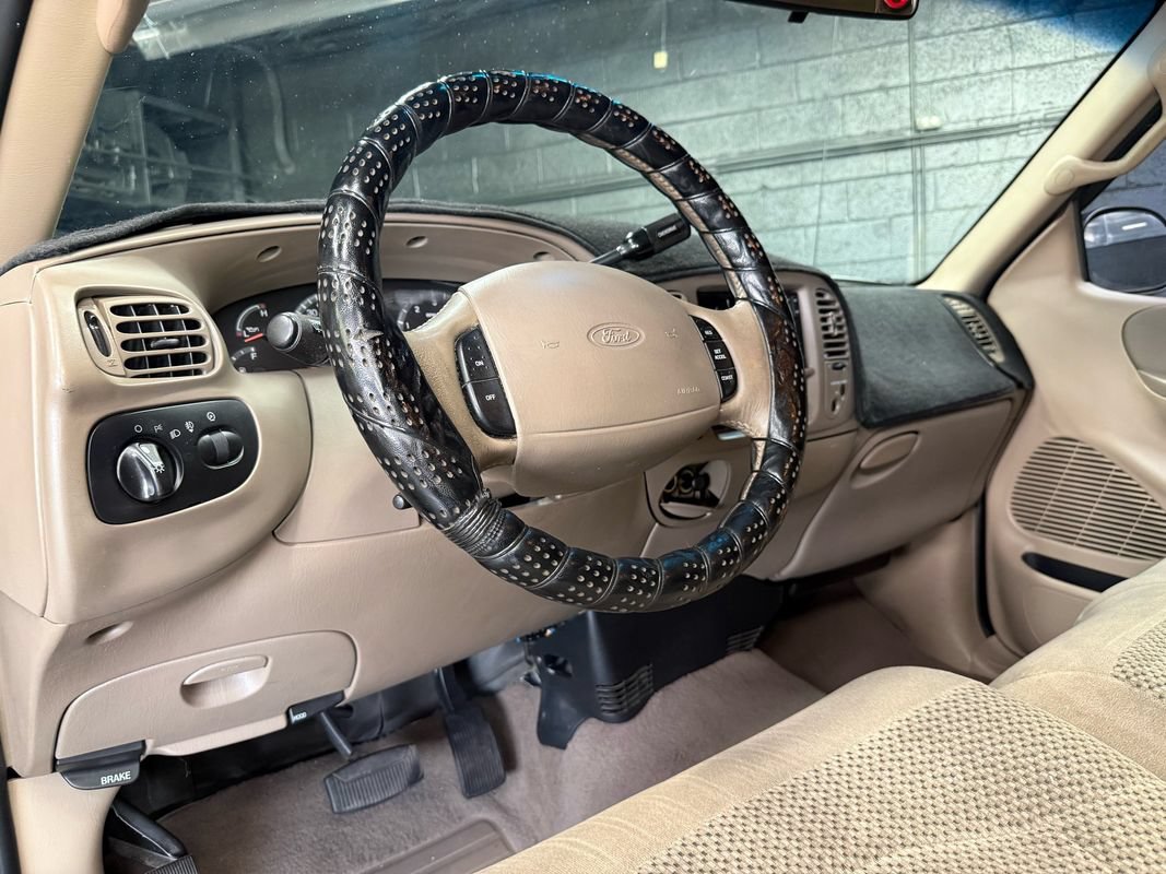 Used 2001 Ford F150 XLT AWD/4WD image 8
