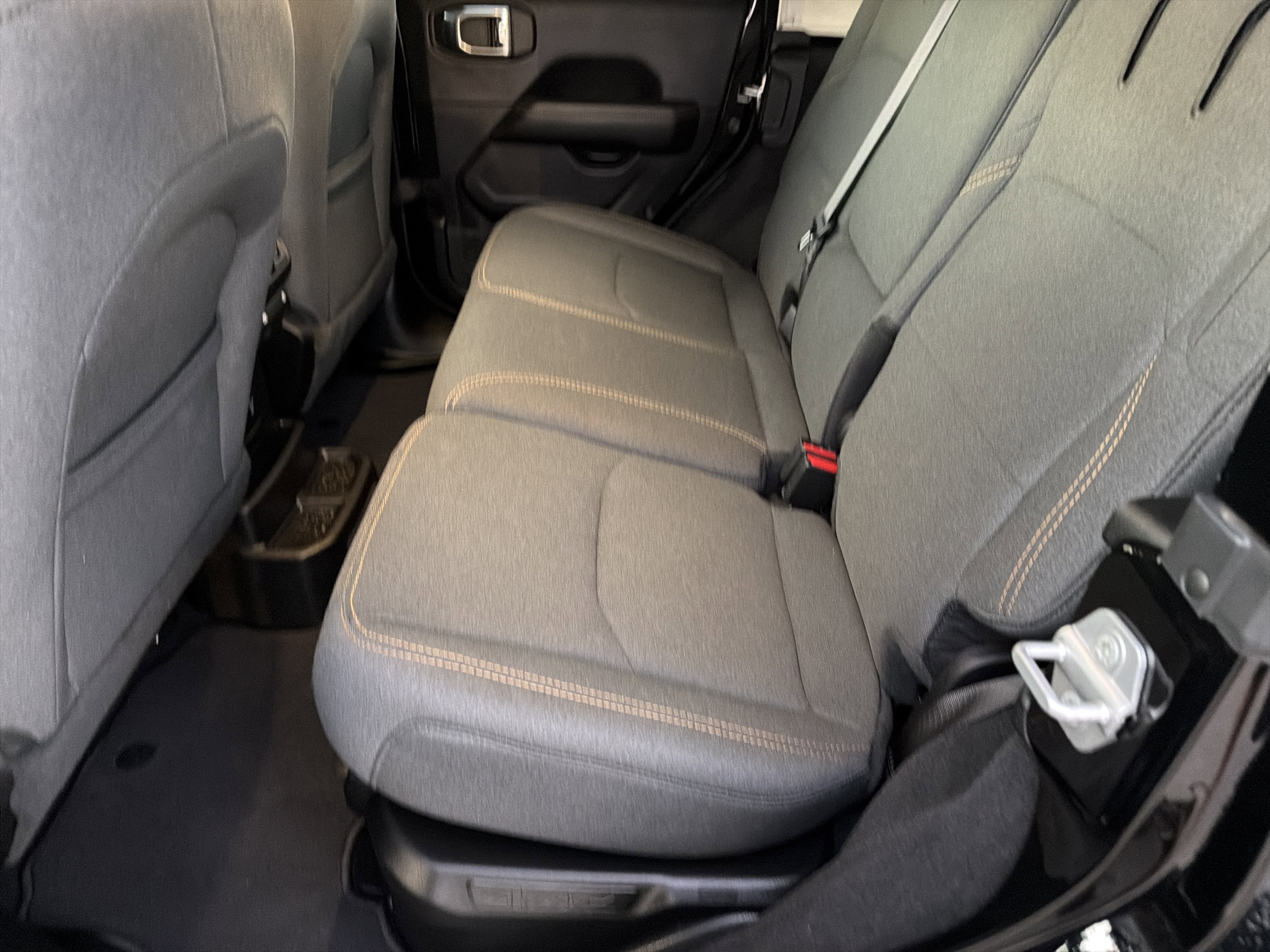 Used 2025 Jeep Wrangler Sahara image 21