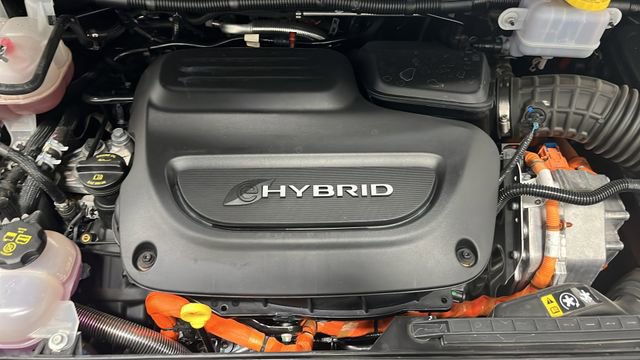 Used 2023 Chrysler Pacifica Pinnacle FWD image 28