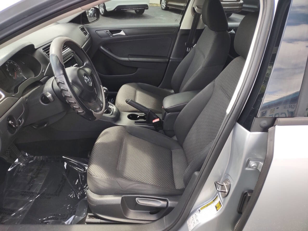 Used 2014 Volkswagen Jetta S image 9