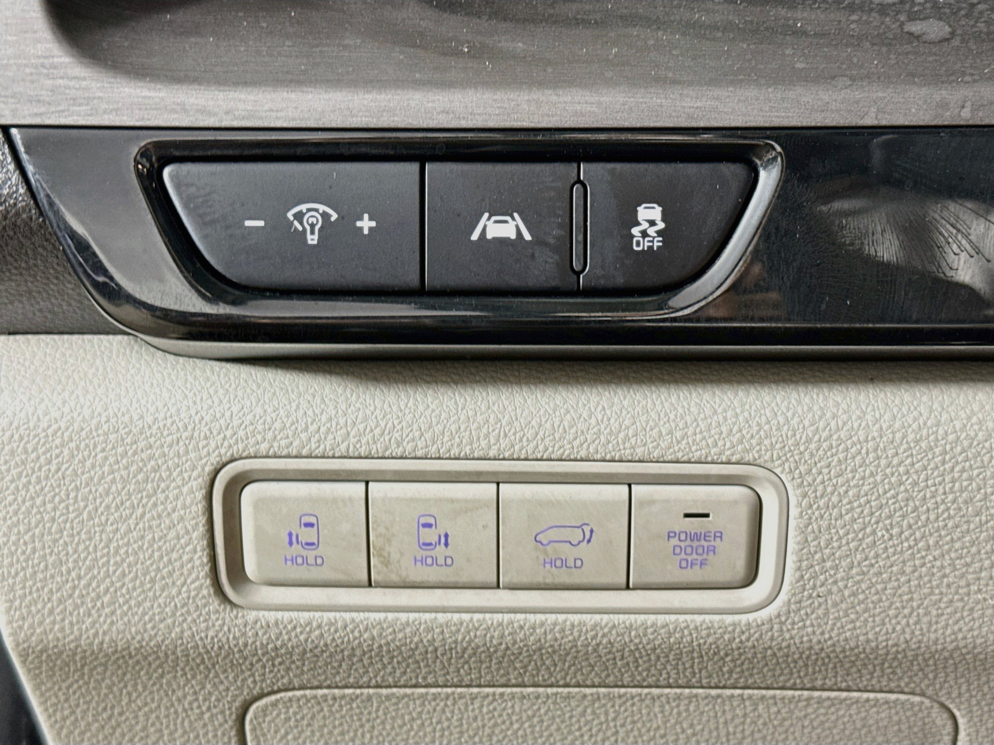 Used 2023 Kia Carnival SX FWD image 9