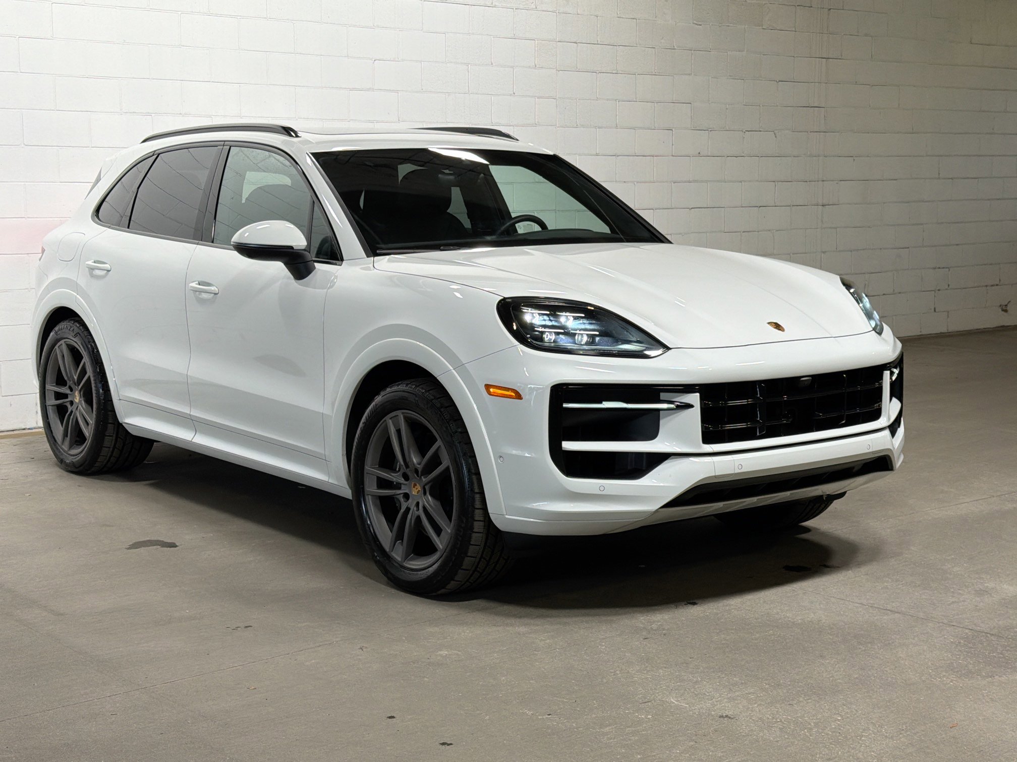 Used 2025 Porsche Cayenne image 6