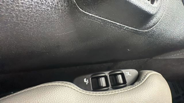 Used 2017 Nissan 370Z Touring RWD image 30