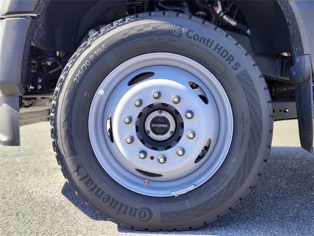 New 2025 Ford F550 4x4 Regular Cab Super Duty image 30