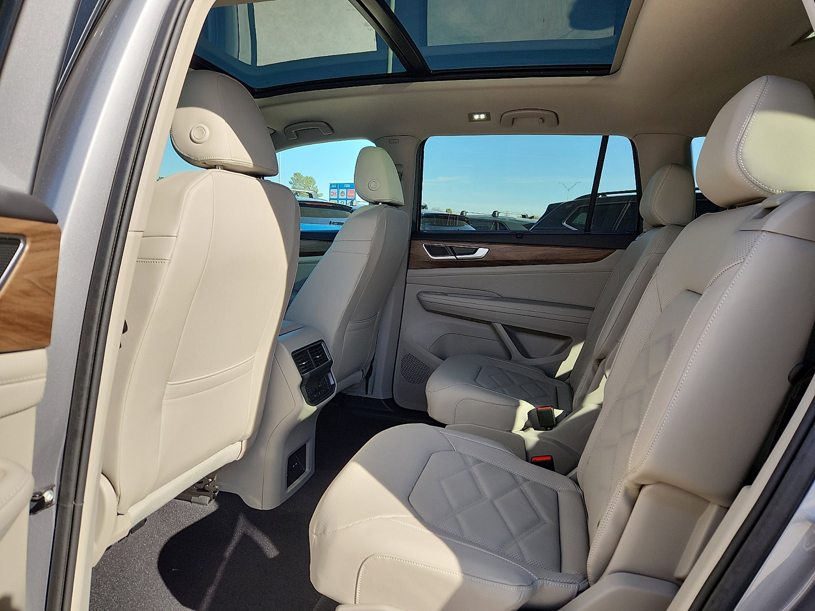 New 2026 Volkswagen Atlas SE image 12