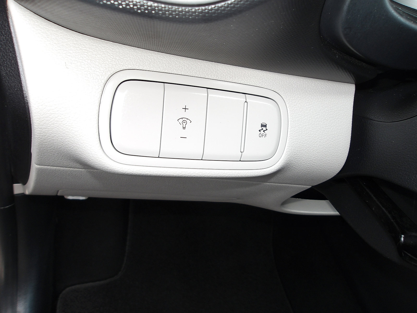 Certified 2024 Hyundai Venue SEL FWD image 15