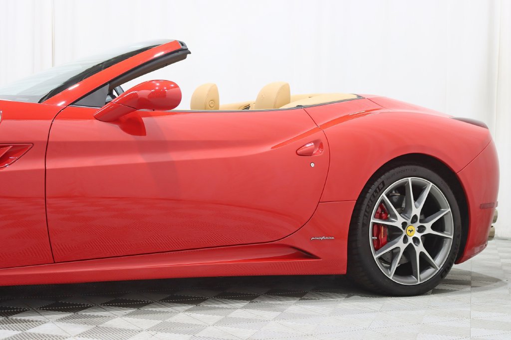Used 2012 Ferrari California RWD image 4