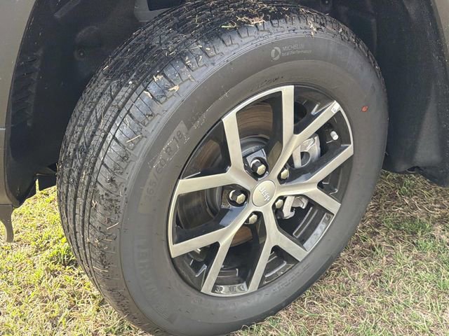 New 2025 Jeep Grand Cherokee L Limited w/ Luxury Tech Group II image 14