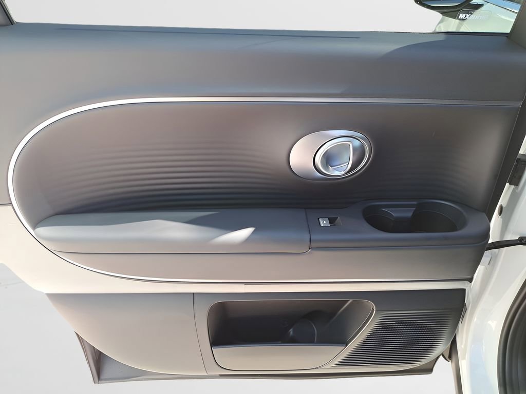 New 2026 Hyundai Ioniq 9 SEL image 8
