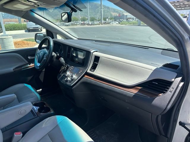 Used 2015 Toyota Sienna Limited AWD/4WD image 34