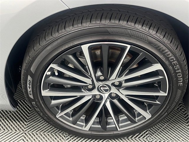 Certified 2025 Lexus ES 350 w/ Premium Package image 23