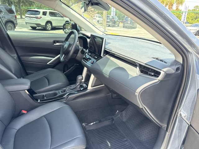 Used 2024 Toyota Corolla Cross XLE w/ Convenience Package AWD/4WD image 19