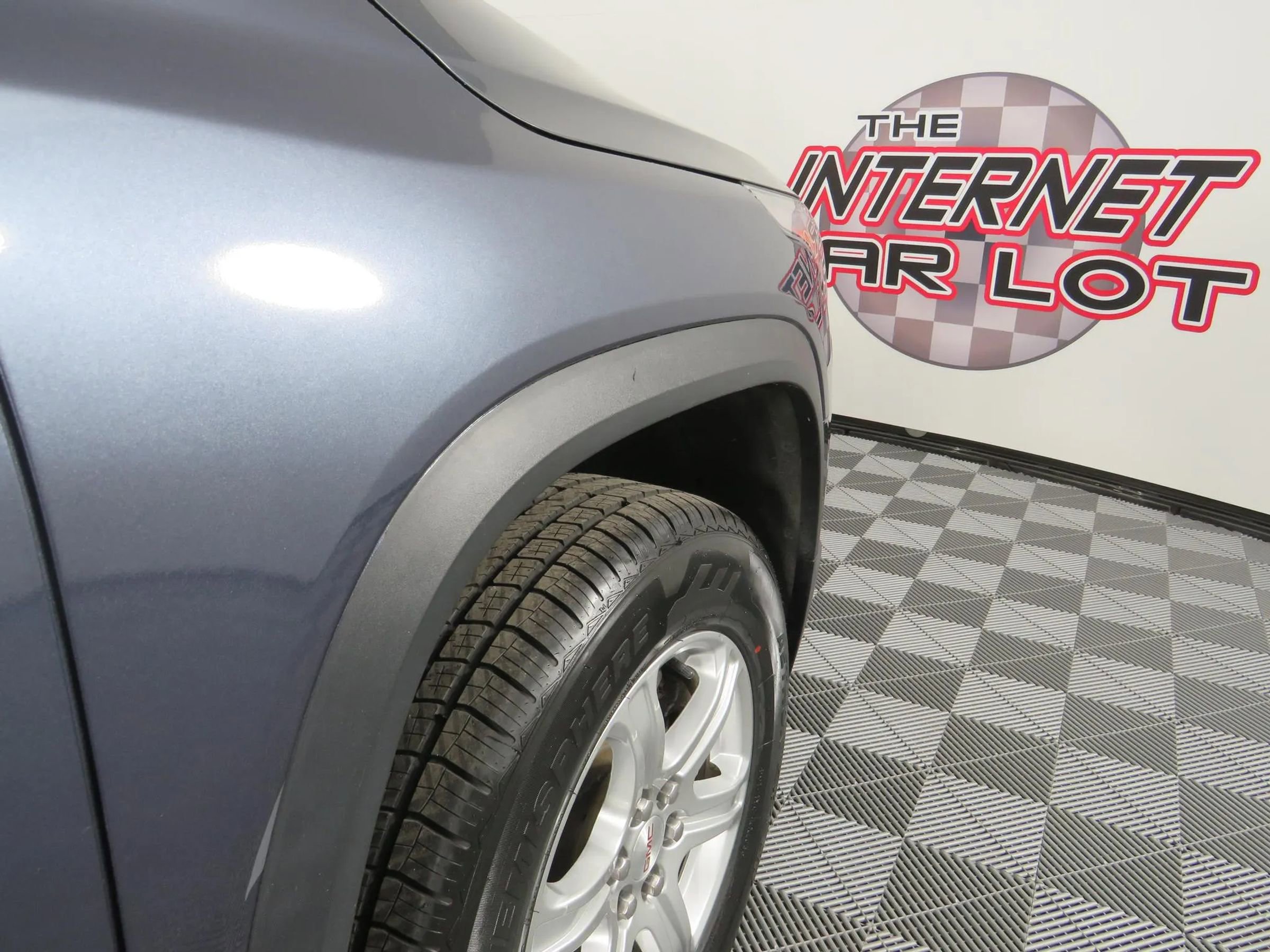 Used 2019 GMC Acadia SLE w/ LPO, Floor Liner Package image 33